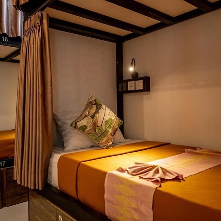 The Moon Hostel Batununggul Bagian luar foto