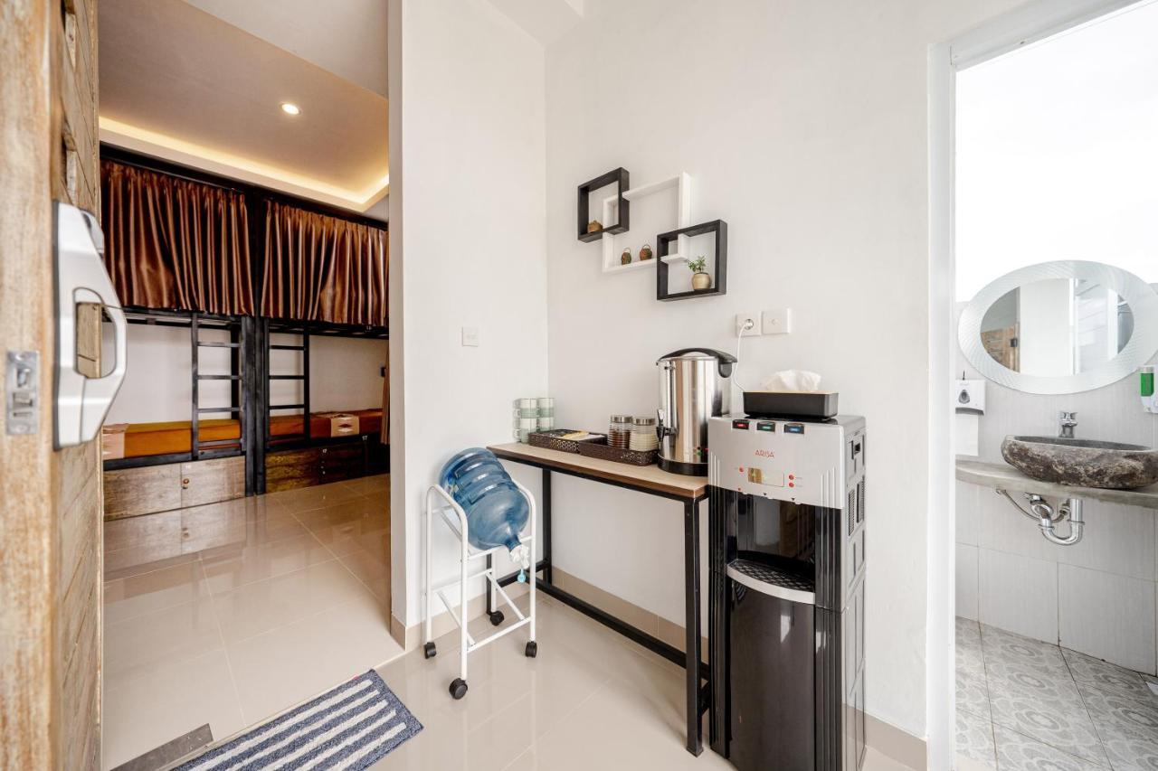 The Moon Hostel Batununggul Bagian luar foto