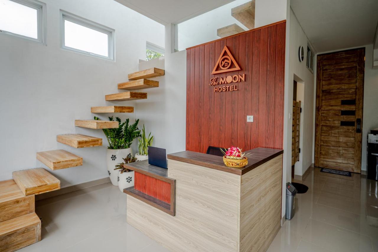 The Moon Hostel Batununggul Bagian luar foto